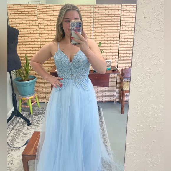 Prom dress or formal dress - Picture 3 of 4